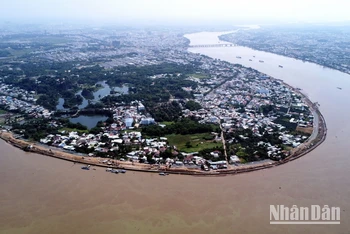 Tuyến kè, đường ven sông Đồng Nai có tổng chiều dài 5,2km được đầu tư với tổng kinh phí gần 2.000 tỷ đồng từ nguồn ngân sách. 