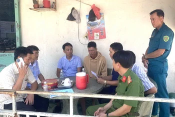 Các ngành, đoàn thể huyện Thống Nhất đến chia buồn, hỗ trợ gia đình nạn nhân.