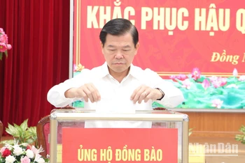 Bí thư Tỉnh ủy Đồng Nai Nguyễn Hồng Lĩnh tham gia đóng góp ủng hộ đồng bào các tỉnh phía bắc khắc phục hậu quả bão số 3.