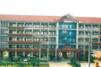 Trường đại học Quảng Bình hiện có chưa đến 400 sinh viên thuộc diện nộp học phí cho nên nguồn thu của trường gặp nhiều khó khăn.