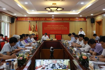 Quang cảnh buổi làm việc.