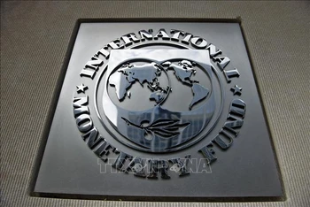 Biểu tượng Quỹ Tiền tệ quốc tế (IMF) tại Washington DC, Mỹ. (Ảnh: AFP/TTXVN)