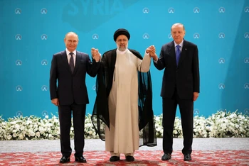 Tổng thống Nga, Iran và Thổ Nhĩ Kỳ trong Hội nghị thượng đỉnh về vấn đề Syria ở Tehran ngày 19/7/2022. (Ảnh: REUTERS) 