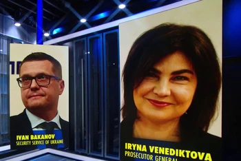 Tổng công tố viên Iryna Venediktova (bên phải) và Giám đốc SBU Ivan Bakanov vừa bị cách chức. (Ảnh: CNBC)
