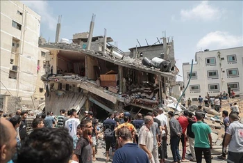 Những ngôi nhà bị phá huỷ sau loạt không kích của Israel xuống Dải Gaza, ngày 6/8/2022. (Ảnh: THX/TTXVN)