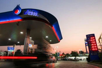 Một trạm bán xăng của tập đoàn PTT, Thái Lan. (Ảnh: Reuters)