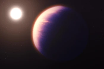 Hành tinh WASP-39b xoay quanh 1 ngôi sao giống Mặt Trời, cách Trái Đất 700 năm ánh sáng. (Ảnh minh họa: NASA) 