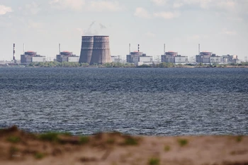 Quang cảnh nhà máy điện hạt nhân Zaporizhzhia ở Enerhodar, Ukraine. (Ảnh: AFP/TTXVN)