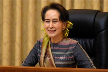 Cố vấn Nhà nước Myanmar Aung San Suu Kyi tại 1 cuộc họp ở Naypyidaw, ngày 13/4/2020. (Ảnh: AFP/TTXVN)