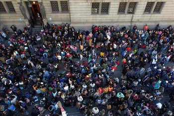 Những người ủng hộ Phó Tổng thống Argentina Cristina Fernandez de Kirchner tham gia tuần hành tại Buenos Aires, ngày 23/8/2022. (Ảnh: AFP/TTXVN)