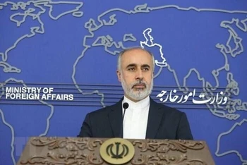 Người phát ngôn Bộ Ngoại giao Iran Naser Kanani tại cuộc họp báo ở Tehran, Iran. (Ảnh: IRNA/TTXVN) 