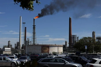 Quang cảnh 1 nhà máy lọc dầu của Shell Energy ở Godorf, Cologne, Đức, ngày 3/8/2022. (Ảnh minh họa: Reuters)