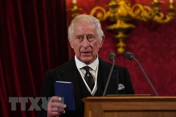 Vua Charles III phát biểu trước Hội đồng Tấn phong ở London, Anh, ngày 10/9/2022. (Ảnh: AFP/TTXVN)