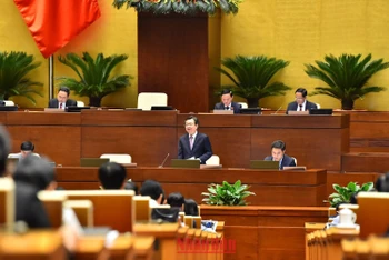 Bộ trưởng Xây dựng Nguyễn Thanh Nghị trả lời chất vấn của các đại biểu Quốc hội. (Ảnh: THỦY NGUYÊN)