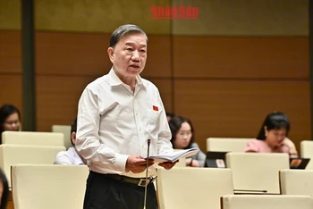 Bộ trưởng Công an Tô Lâm giải trình làm rõ một số vấn đề đại biểu Quốc hội quan tâm. (Ảnh: ĐĂNG KHOA)