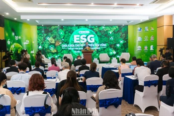 Toàn cảnh hội thảo “ESG - Chìa khóa cho phát triển bền vững”, do Báo Đầu tư tổ chức sáng 29/11 tại Hà Nội. (Ảnh: TRUNG HƯNG)
