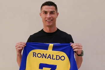 Cristiano Ronaldo chính thức gia nhập câu lạc bộ Al Nassr (Saudi Arabia) với bản hợp đồng có thời hạn tới tháng 6/2025. (Ảnh: Al Nassr)