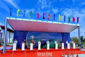 Nghi thức khởi công dự án cao tốc đoạn Hậu Giang-Cà Mau vào sáng 1/1/2023 tại huyện Thới Bình, tỉnh Cà Mau.