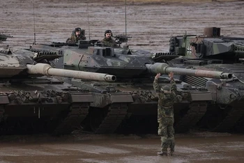 Xe tăng chiến đấu hạng nặng Leopard 2 của Đức. (Nguồn: Getty Images/Defense News)