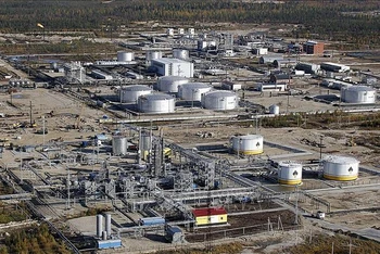 Nhà máy lọc dầu Rosneft ở thị trấn Gubkinsky, vùng Siberia thuộc Nga. (Ảnh: AFP/TTXVN)