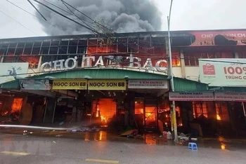 [Ảnh] Hiện trường vụ hỏa hoạn tại chợ Tam Bạc ở trung tâm Hải Phòng