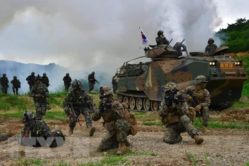 Binh sĩ Mỹ và Hàn Quốc tham gia 1 cuộc tập trận chung. (Ảnh: AFP/TTXVN)