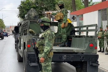 Các binh sĩ quân đội Mexico chuẩn bị 1 nhiệm vụ tìm kiếm 4 công dân Mỹ bị các tay súng bắt cóc tại Matamoros, Mexico, ngày 6/3/2023. (Ảnh: AP)
