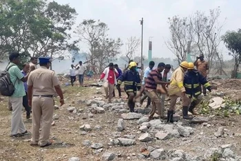 Lực lượng cứu hộ tại hiện trường vụ nổ. (Nguồn: ndtv.com)