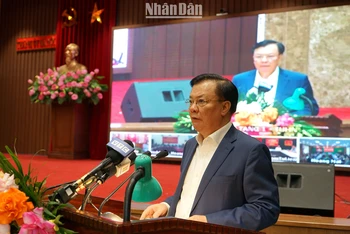 Bí thư Thành ủy Hà Nội Đinh Tiến Dũng phát biểu tại hội nghị. (Ảnh: TRUNG HƯNG)