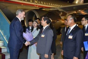 [Ảnh] Thủ tướng Cộng hòa Séc bắt đầu chuyến thăm chính thức Việt Nam
