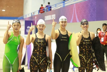 Đội tuyển Lặn Việt Nam giành Huy chương Vàng ở nội dung 4x200m tự do tại SEA Games 32. (Ảnh: TTXVN)