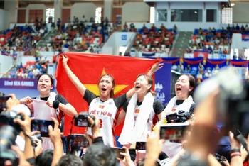 Đội tuyển bóng rổ nữ 3x3 Việt Nam xuất sắc giành Huy chương Vàng bóng rổ đầu tiên trong lịch sử các kỳ SEA Games cho thể thao Việt Nam. (Ảnh: TTXVN)