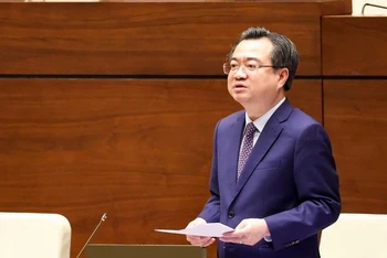 Bộ trưởng Xây dựng Nguyễn Thanh Nghị phát biểu giải trình tại phiên họp chiều 23/6. (Ảnh: DUY LINH)