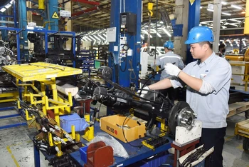 Sản xuất lắp ráp ô-tô tại Nhà máy Ford Hải Dương. (Ảnh: nhandan.vn)