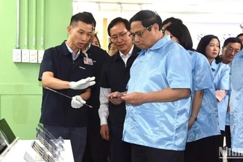 [Ảnh] Thủ tướng Phạm Minh Chính thăm nhà máy của Công ty TNHH Samsung Electronics Việt Nam