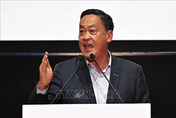 Ông Srettha Thavisin, ứng viên tranh cử thủ tướng của đảng Vì nước Thái (Pheu Thai) trong chiến dịch vận động bầu cử ở Bangkok, ngày 12/5/2023. (Ảnh: AFP/TTXVN)