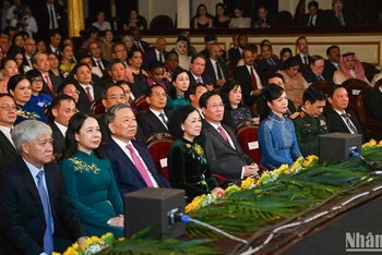 Chủ tịch nước Võ Văn Thưởng cùng Phu nhân và các đại biểu dự lễ kỷ niệm.