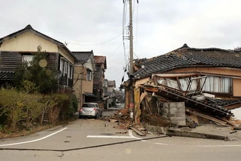 Nhà cửa bị hư hại do động đất ở thành phố Wajima, tỉnh Ishikawa. (Ảnh: The Yomiuri Shimbun/Reuters)