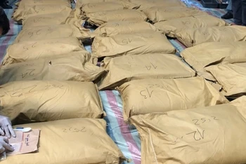 Tang vật trong vụ bắt giữ 750kg ketamine, ngụy trang trong "vỏ bọc" bao xi-măng tại quận Hồng Bàng, Hải Phòng, tháng 9/2023. (Ảnh: Hải quan Online)