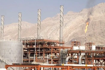 Toàn cảnh mỏ khí đốt South Pars ở cảng biển Asalouyeh, Iran. (Ảnh: Reuters) 