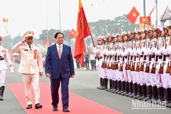 Thủ tướng Phạm Minh Chính duyệt đội danh dự lực lượng Cảnh sát cơ động Lễ kỷ niệm.