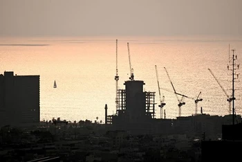 Quang cảnh một công trường xây dựng ở Tel Aviv, Israel, ngày 27/2/2024. (Ảnh: Reuters)