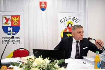 Thủ tướng Slovakia Robert Fico tham dự một cuộc họp của chính phủ trước khi xảy ra vụ nổ súng ám sát ông, Handlova, Slovakia, ngày 15/5/2024. (Ảnh: Reuters) 