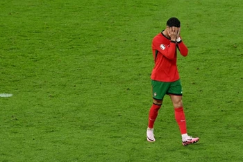 Ronaldo có một kỳ EURO thực sự đáng quên. (Ảnh: Reuters) 