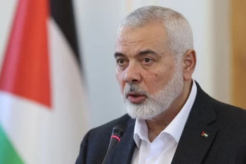 Lãnh đạo cấp cao của Hamas, Ismail Haniyeh phát biểu trong một cuộc họp báo tại Tehran, Iran, ngày 26/3/2024. (Ảnh: WANA/Reuters)