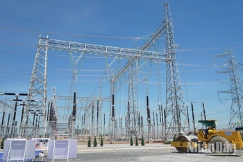 Công tác chuẩn bị cho lễ khánh thành dự án đường dây 500kV mạch 3 tại điểm cầu Thanh Hóa (Trạm biến áp 500kV Thanh Hóa) đã hoàn tất. (Ảnh: TRUNG HƯNG)