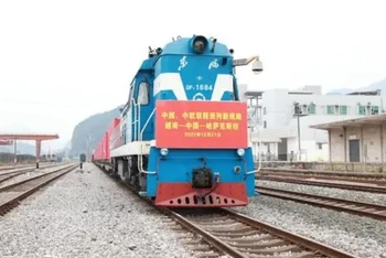 Chuyến tàu liên vận Việt Nam-Trung Quốc-Kazakhstan đầu tiên khởi hành đúng dịp cuối năm 2022. (Ảnh: CCTV)