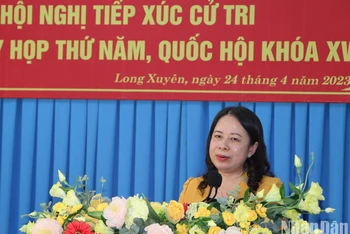 Phó Chủ tịch nước Võ Thị Ánh Xuân phát biểu tại buổi tiếp xúc cử tri thành phố Long Xuyên, tỉnh An Giang.