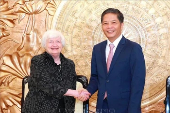 Đồng chí Trần Tuấn Anh, Ủy viên Bộ Chính trị, Trưởng Ban Kinh tế Trung ương tiếp Bộ trưởng Tài chính Hoa Kỳ Janet Yellen thăm và làm việc tại Việt Nam. (Ảnh: TTXVN) 
