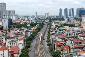 Thông tin từ Ban Quản lý đường sắt đô thị Hà Nội cho biết, dự án đường sắt đô thị Nhổn-ga Hà Nội đoạn trên cao đến nay đã hoàn thành tiến độ đạt 99,5%. (Ảnh: Thành Đạt)